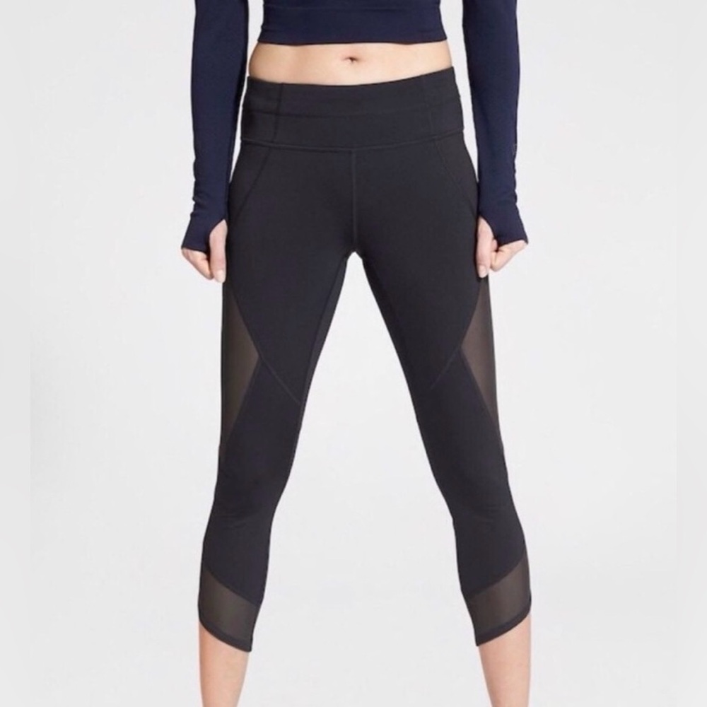Like New Athleta Aura Sonar Capri Cropped Mesh Leggings in Black XS Petite XSP